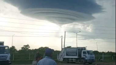 Misteriosas nubes con forma de OVNIS en el cielo de Formosa
