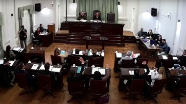 Todos contra Arturo: 3 "balas" que entraron en el Concejo y la defensa de los dos concejales "cumpas"