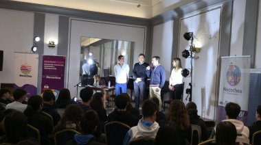 Con una obra de teatro la Muni enseña a estudiantes cómo buscar trabajo