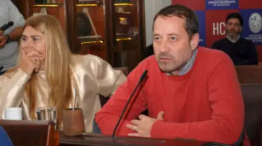 Asumió Schwarz como presidente del HCD y ¿concejales de la Mesa de Axel preparan un salto a Nueva Necochea?