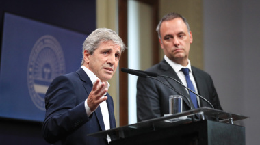 Caputo anunció la eliminación de impuestos para reducir precios de autos y motos