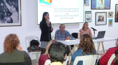 Asociación "Todos al Agua" brindó charla sobre discapacidad en el centro cultural "Lo de Néstor"