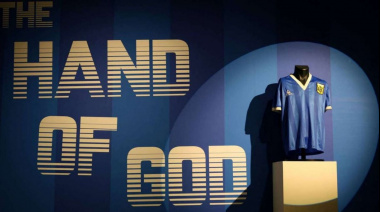 Cierra la subasta por la camiseta de Maradona con una única oferta millonaria