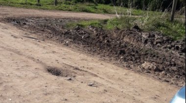 Un pozo en la calle causó un accidente, la Muni lo tapó y a los 3 días volvió a quedar como antes