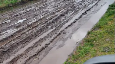 Llovió mucho, todos se quejaron y el EMSUR anunció el repaso de calles de tierra en Barrio Parque