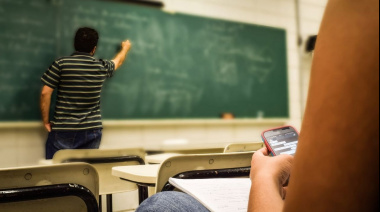 Proponen prohibir el uso de los celulares en las escuelas primarias de la Provincia