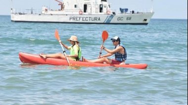 Prefectura Naval prohibió el acercamiento de embarcaciones a las ballenas que pasan por Necochea