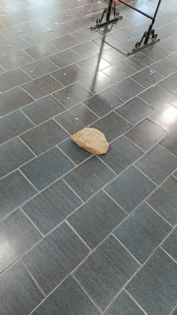 oRILLAS DEL qUEQUEN, ATAQUE, ESCUELÑA, CASCOTE