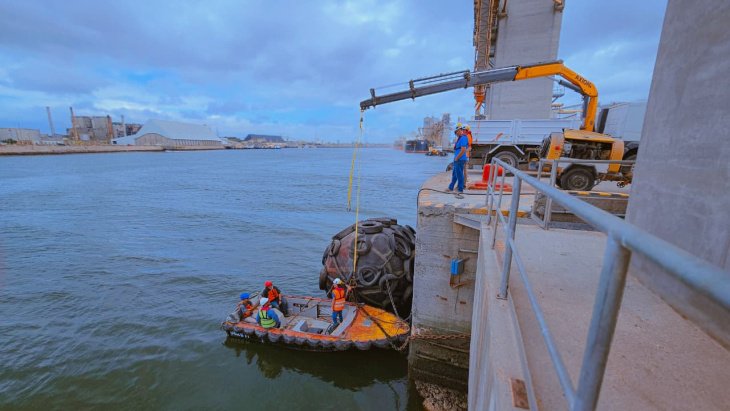 puerto quequen, muelles, defensas neumáticas, mantenimiento