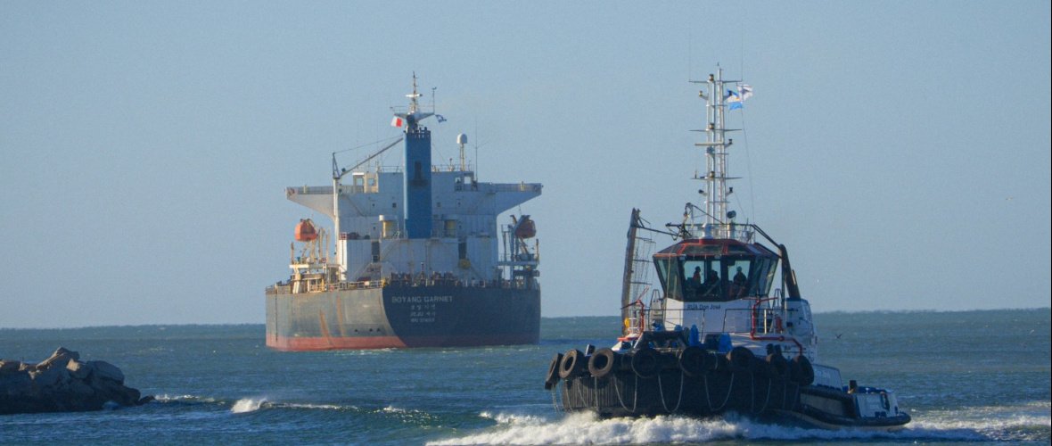 Nación busca desregular el practicaje y crece la preocupación por la seguridad en los puertos