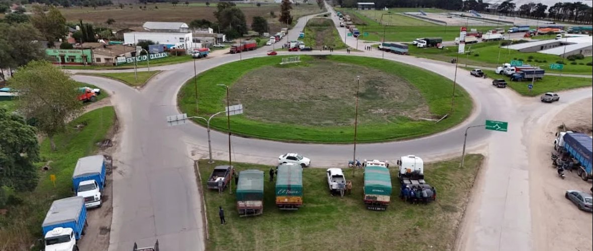 Conflicto con transportistas: Denuncian “prácticas extorsivas” y reclaman liberar el Puerto de Quequén