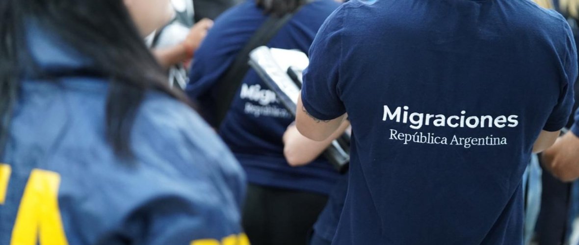 Milei endureció Migraciones: Quien ataque a la Argentina podrá ser expulsado