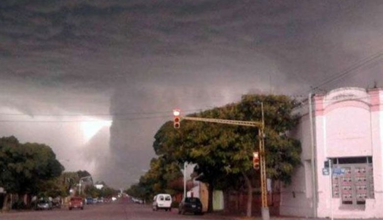 La tormenta que viene: Granizo y voladura de techos en Buenos Aires ...