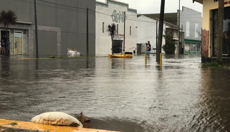 Fotos y video: Distintas partes de la ciudad se anegaron por la lluvia ...