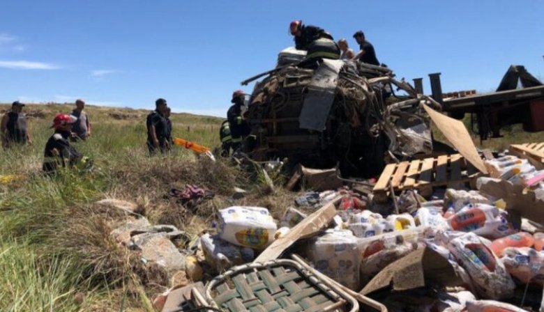 Tragedia en la Ruta 74: Tres muertos en un brutal choque entre un auto ...