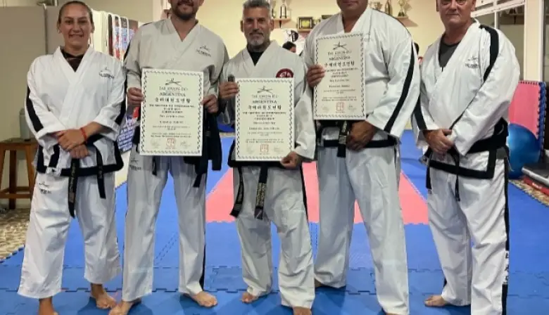 Cuatro taekwondistas de Necochea en carrera para el torneo mundial en Glasgow 2025