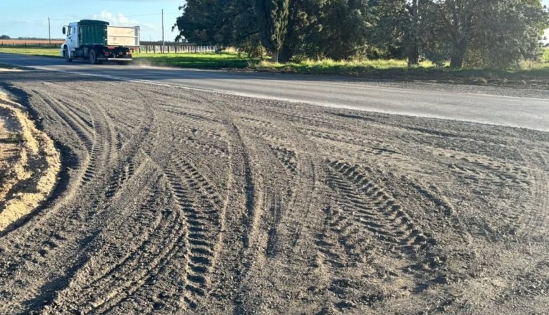 Ruta 227: Lobería instaló dársenas en el cruce del camino a Arenas Verdes