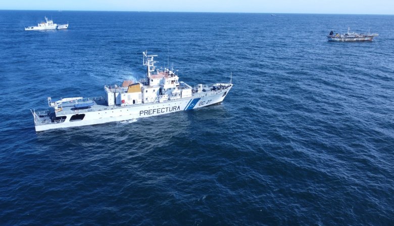 Milla 201: La "guerra fría" de la Prefectura Naval Argentina contra los pesqueros chinos