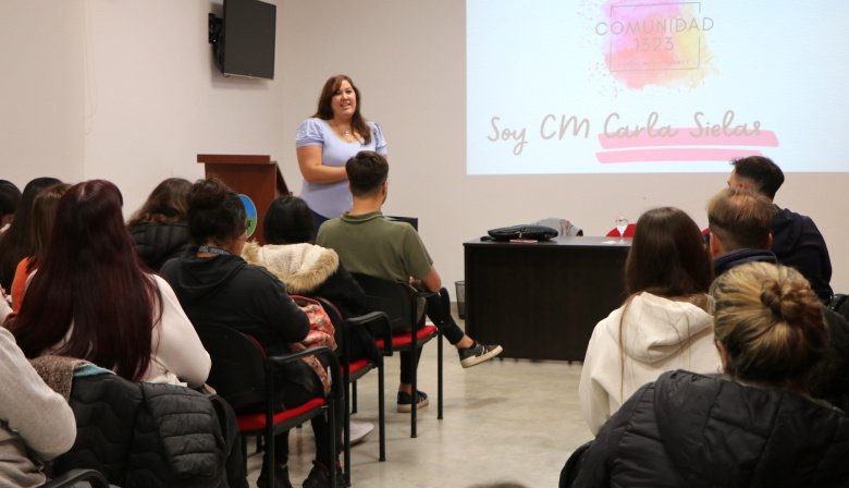 Capacitan a emprendedores en comercio digital en San Cayetano