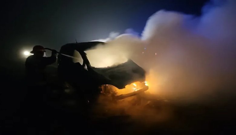 Ruta 88: Un auto se incendió y fue controlado por los bomberos de Batán