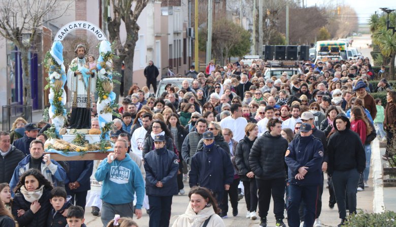San Cayetano celebró a su Santo Patrono con una procesión, ferias y espectáculos folclóricos