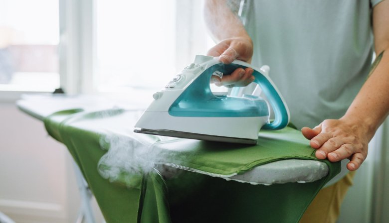 ¿Conocías esta función de la plancha que deja la ropa impecable?