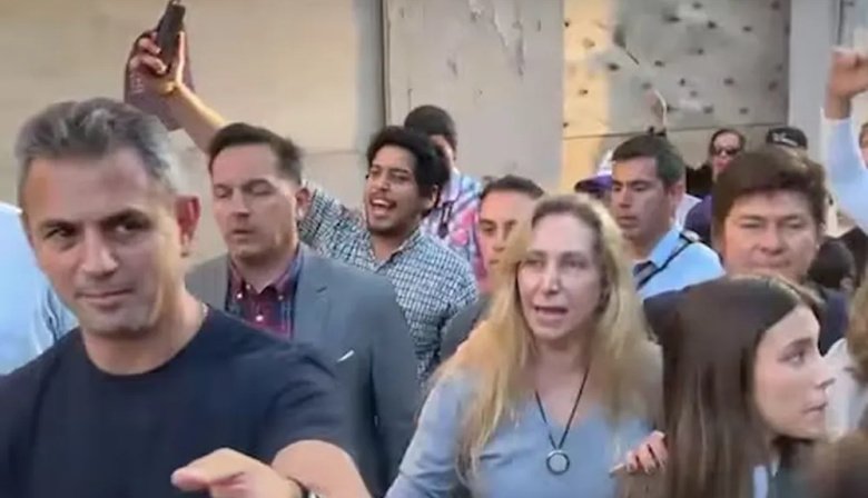 Otra vez incidentes: Karina Milei y Martín Menem tuvieron que ser evacuados de urgencia en Corrientes