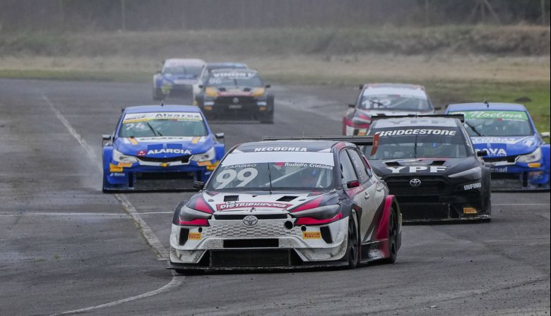 Matías Capurro brilló en Junín: Top 5 en el TC2000 y victoria en la Copa Rookie Latam