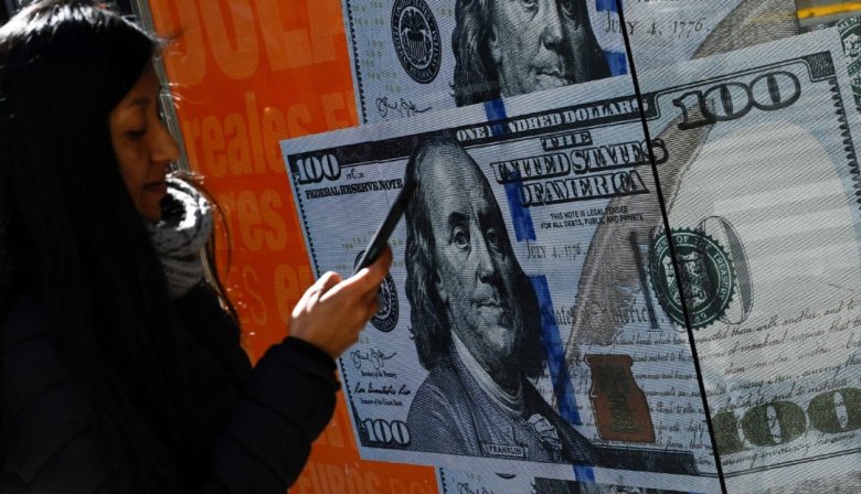 Economía caliente: El dólar cerró a $1450, el Riesgo País en 1200 puntos y cayeron los bonos en Wall Street