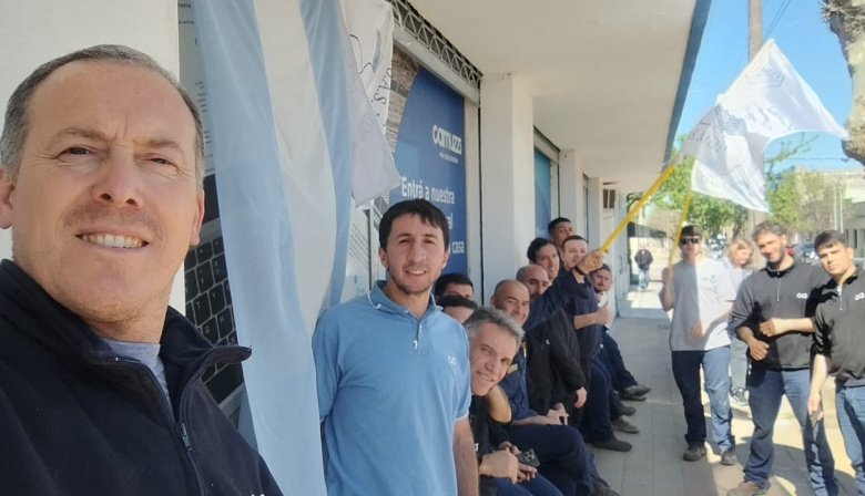 Trabajadores de Camuzzi protestaron en las puertas de las oficinas: Denuncian precarización laboral