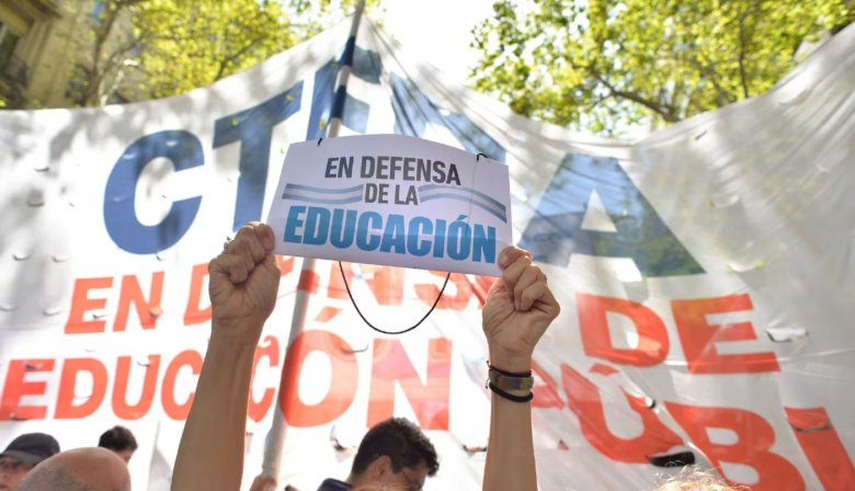 Los docentes van al paro en todo el país este martes 14 - Diario Cuatro ...