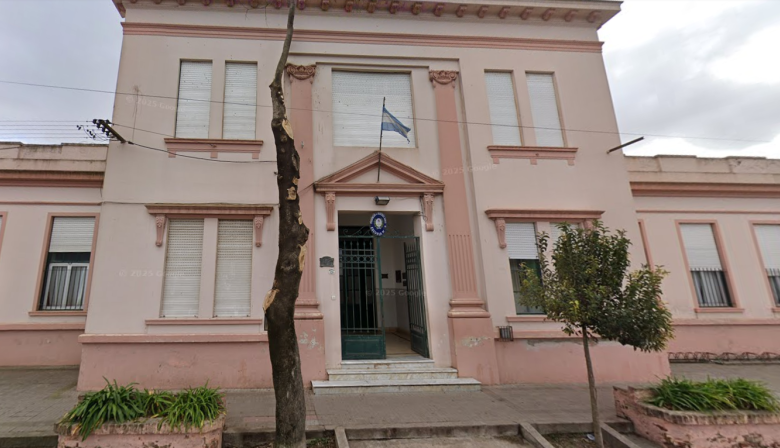 Lobería: La directora de una escuela fue agredida al intentar frenar una pelea entre alumnos