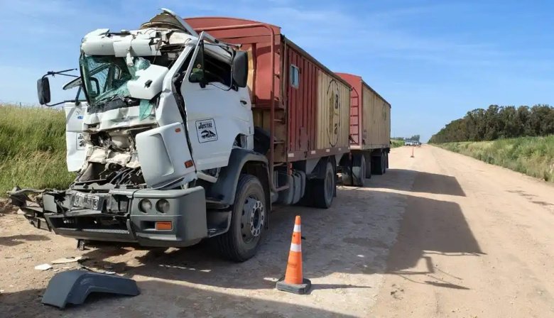 Murió un bombero voluntario de San Cayetano tras un choque de camiones cerca de la ruta 228