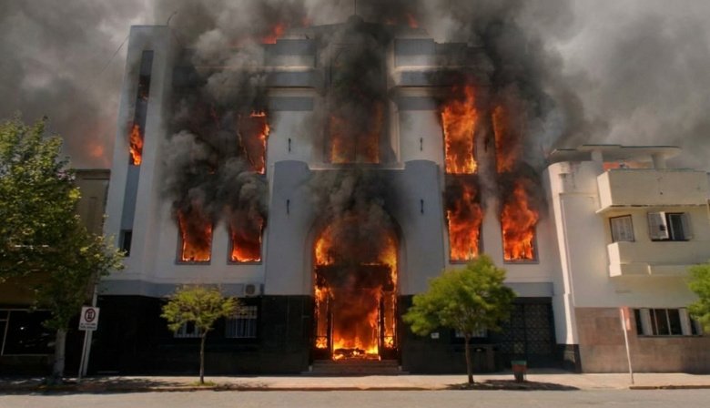 Bronca de los municipales: Por "atrasos administrativos" se pagó solo una parte de los salarios