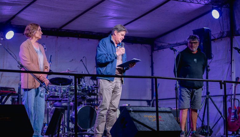 San Cayetano celebró los 57 años de su balneario con una noche histórica junto al mar