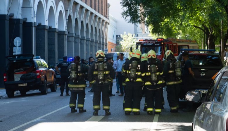 Una encomienda y cuatro agentes heridos: Qué se sabe de la explosión en la Escuela de Gendarmería