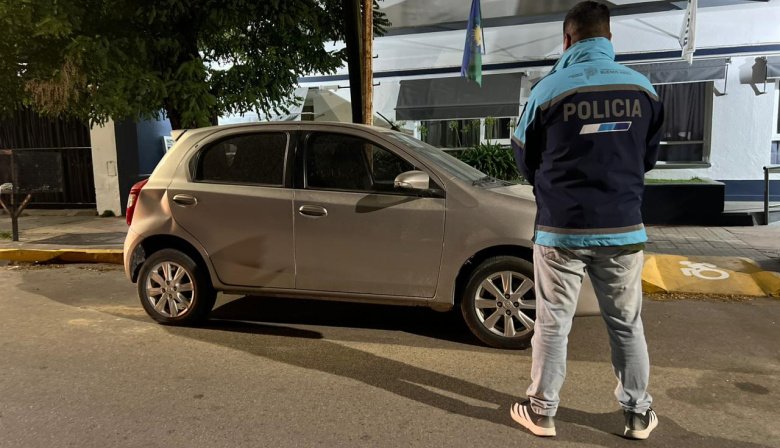 Recuperaron un auto robado y detuvieron a un sospechoso tras un allanamiento