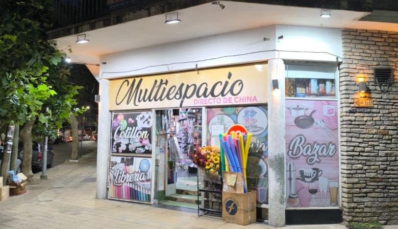 Violento conflicto por una compra en en el centro: Un comerciante herido y dos personas detenidas