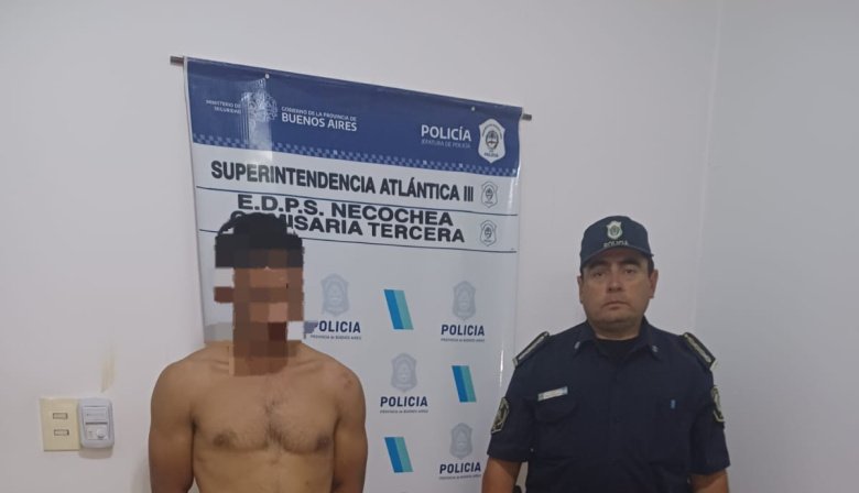 Vandalismo en una escuela: Detuvieron a un hombre tras romper la puerta de acceso de la Primaria N° 28