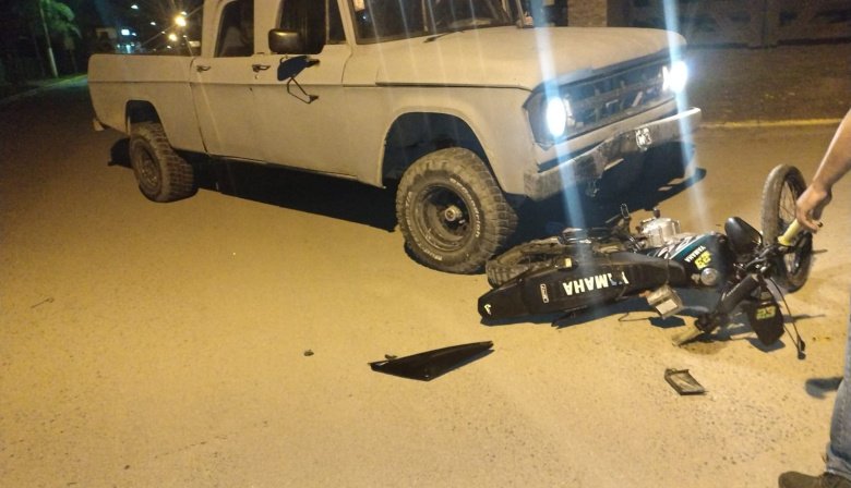 Accidente en Quequén: Un joven sufrió fractura expuesta y la moto tenía pedido de secuestro por hurto