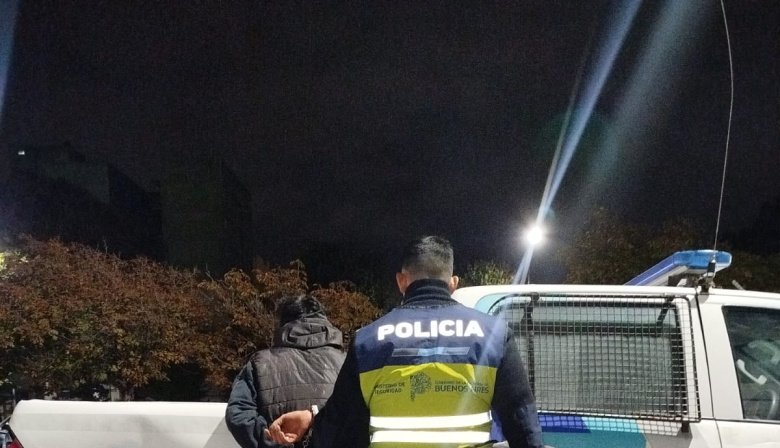 Robo agravado en Necochea: Persecución policial, disparos y un delincuente prófugo