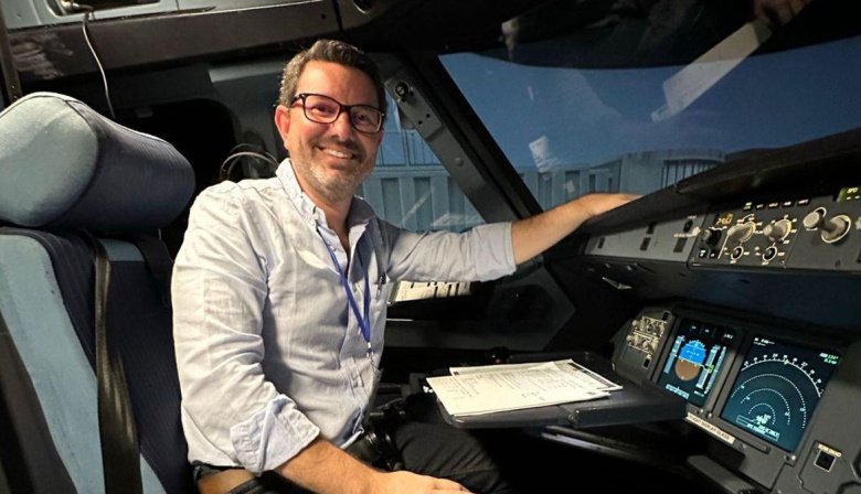 Se complica Adorni: El piloto dijo que a los vuelos los pagó un periodista con contratos en la TV Pública