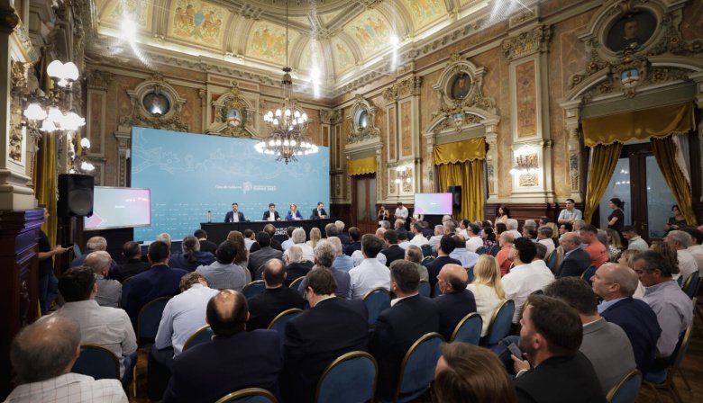 Kicillof prometió coparticipar con municipios los fondos que recupere de la Nación