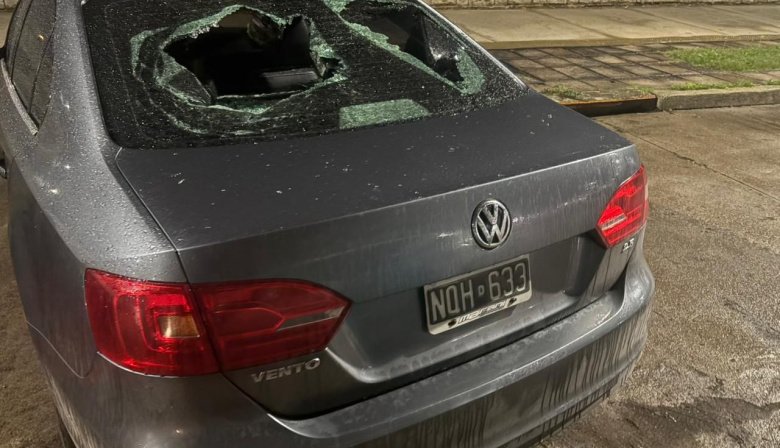Rompió un vehículo y terminó aprehendida en una estación de servicio