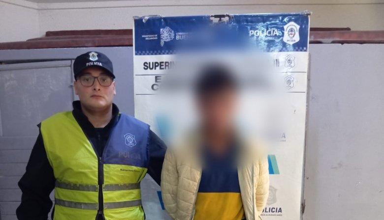 Intentó ingresar marihuana a la Comisaria Primera oculta en una prenda para un detenido y terminó aprehendido