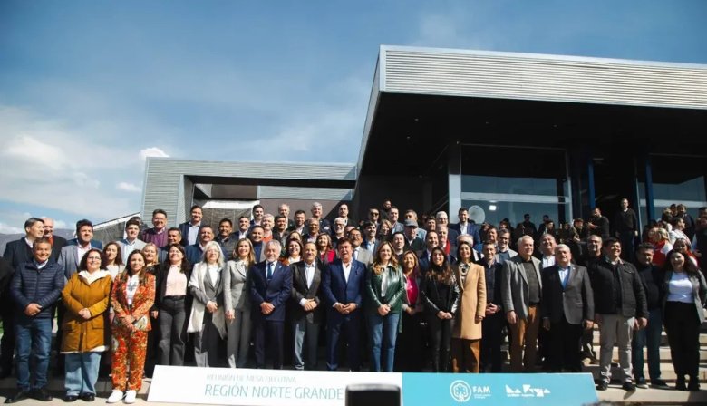 Intendentes de todo el país advierten por caída de recursos, presión social y riesgo de colapso