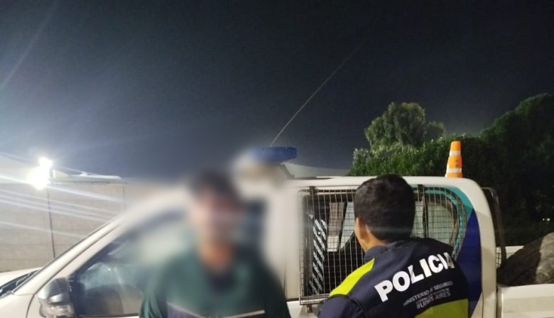 Chocó con una moto robada en el Puente Colgante: Llevaba marihuana y terminó aprehendido