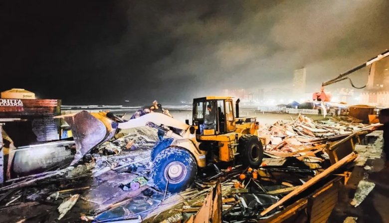 Desalojo y demolición en La Bristol: La Municipalidad de Mar del Plata eliminó la feria con topadoras tras más de 25 años