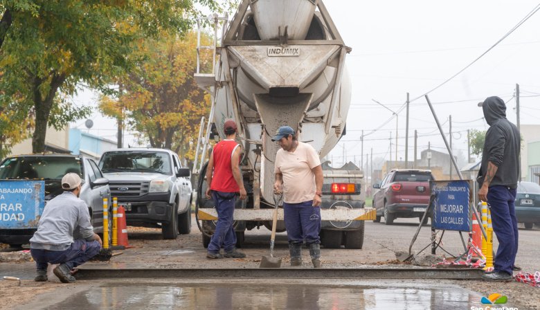 San Cayetano avanza con un plan integral de bacheo para mejorar la circulación urbana