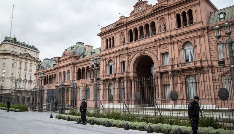 Milei prohibió el ingreso de periodistas a Casa Rosada y crece la preocupación por la libertad de prensa